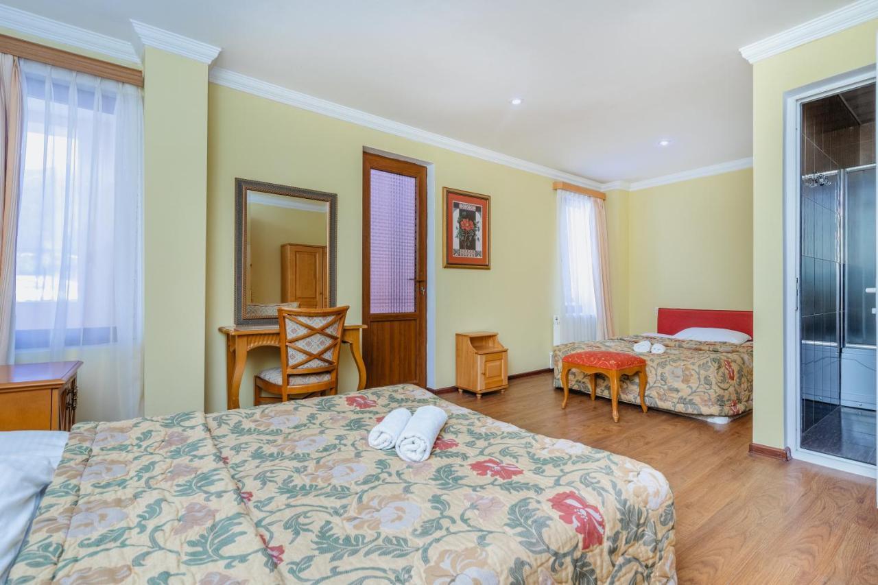 Hotel Lileo Местія Екстер'єр фото