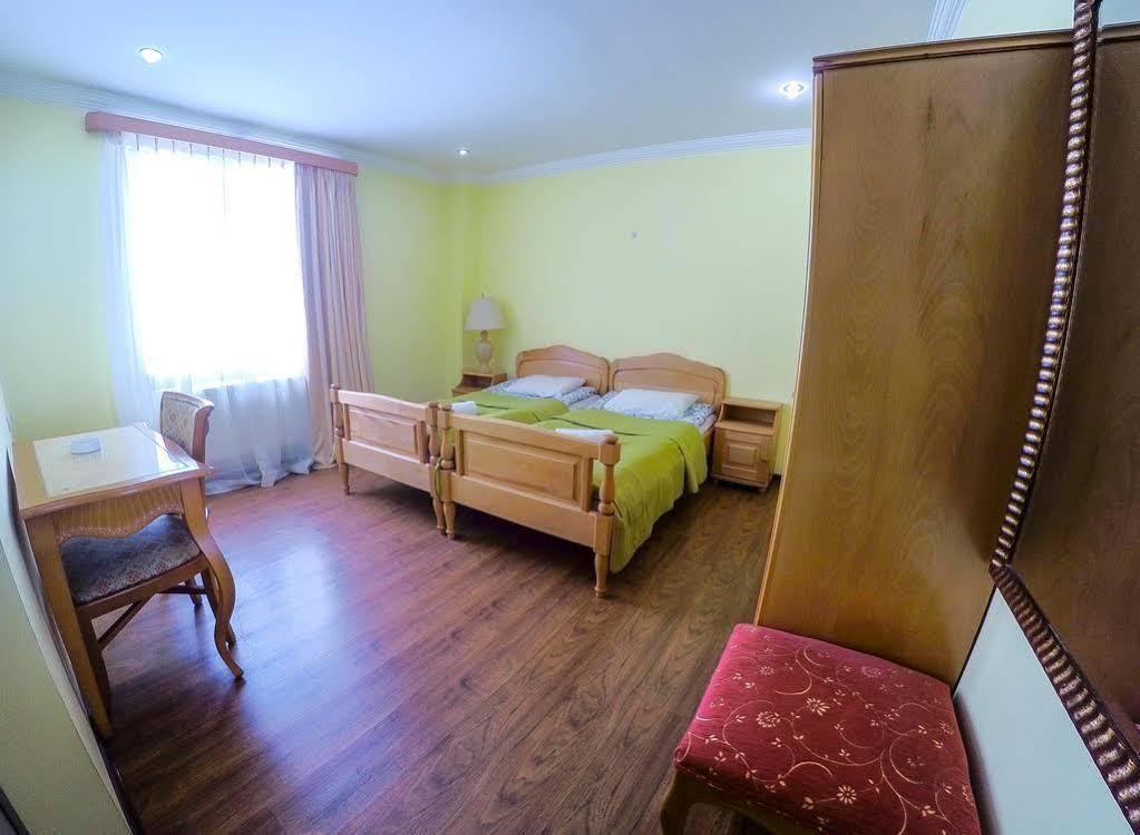 Hotel Lileo Местія Екстер'єр фото
